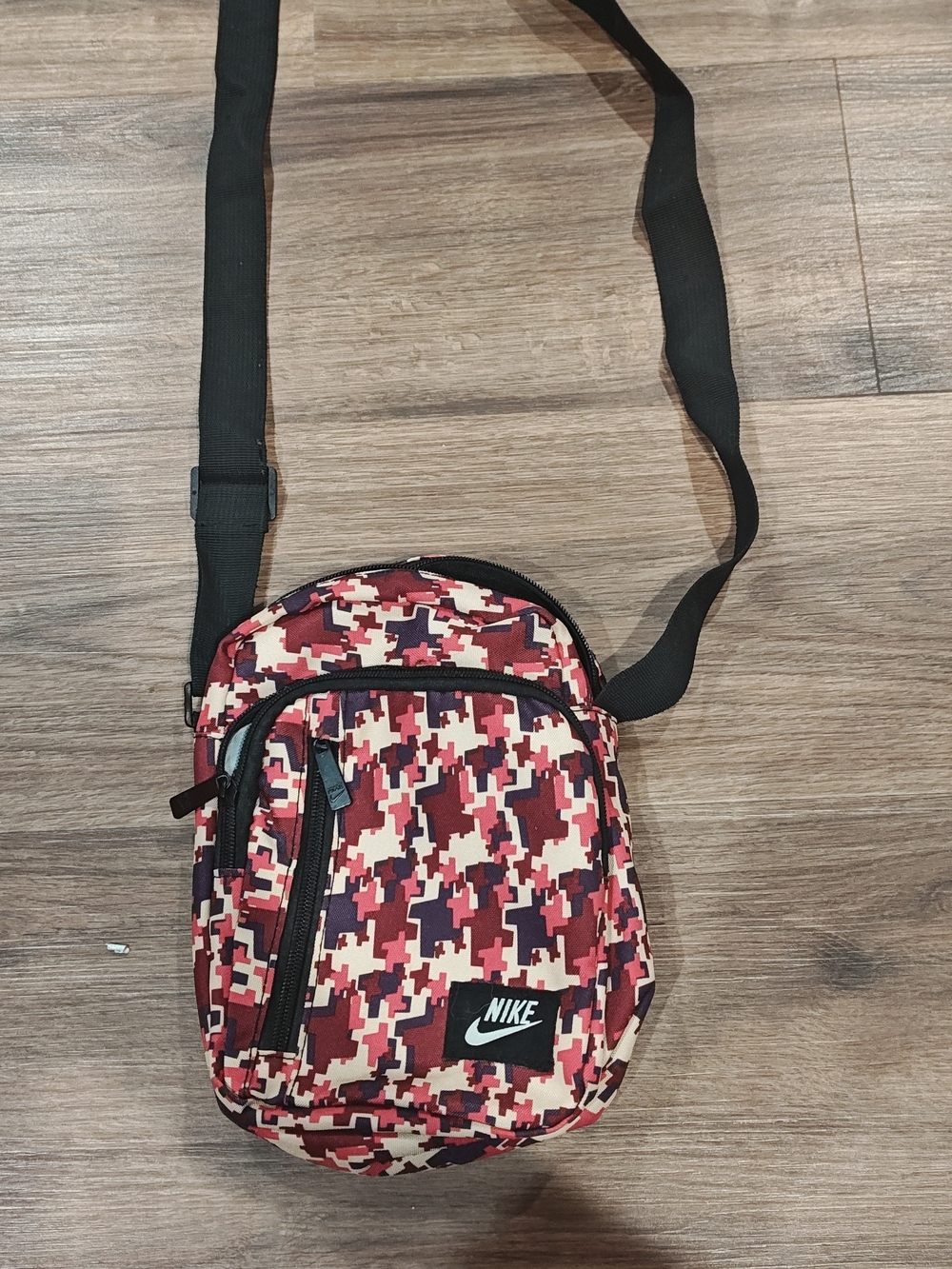 Nike  Red & Black Camo Shoulder Bag